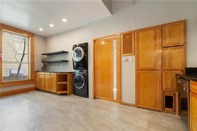 Foto del edificio - 3210 Hampton Rd