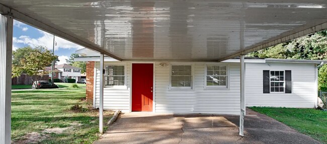 Foto del edificio - COMING SOON 7/29/25-Charming 3-bedroom 2 -...