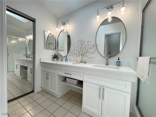 Foto del edificio - 341 Emerald Bay Cir