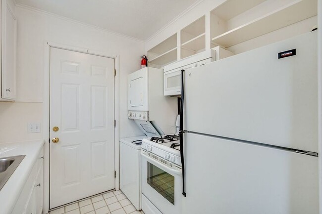 Building Photo - Personal in Unit Washer/Dryer - Downtown P...