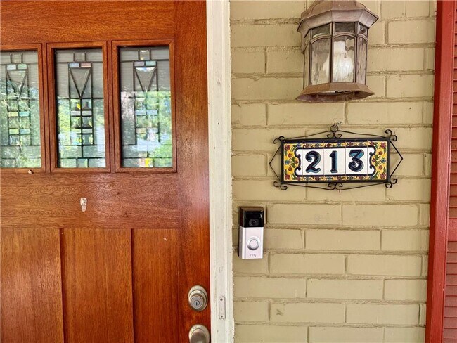 Foto del edificio - 213 Lansdowne Ave