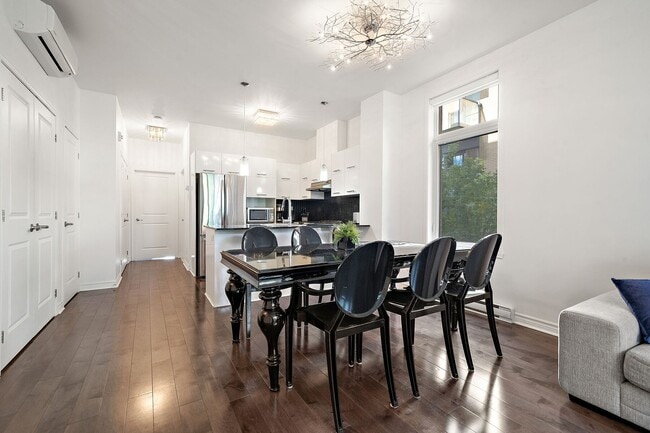 Building Photo - 2284 Rue Victoria