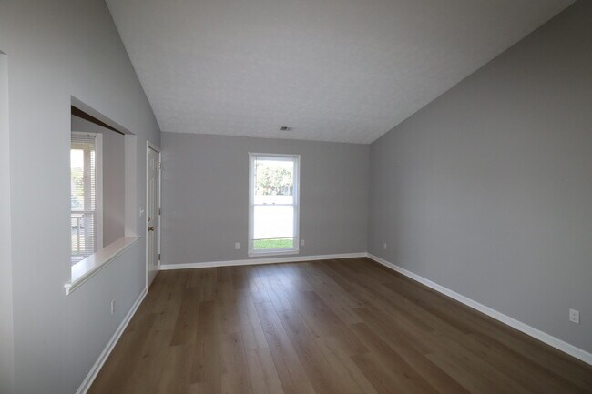 Foto del edificio - 208 Mariwood Ct