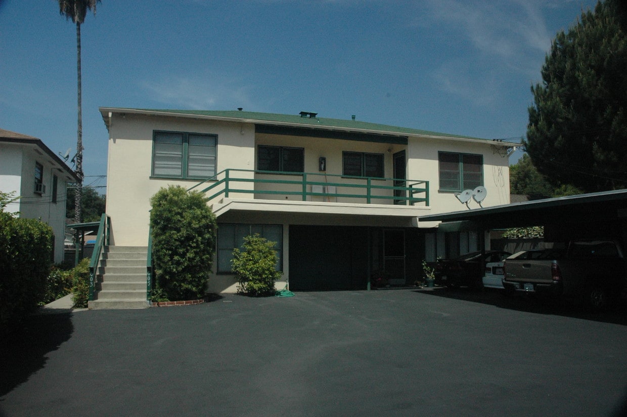 Unit on Right of 2nd Floor - 605 N Holliston Ave