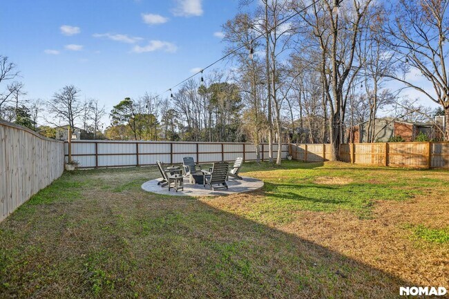 Building Photo - 8705 Jenny Lind St