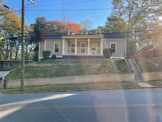 Building Photo - 3544 College St