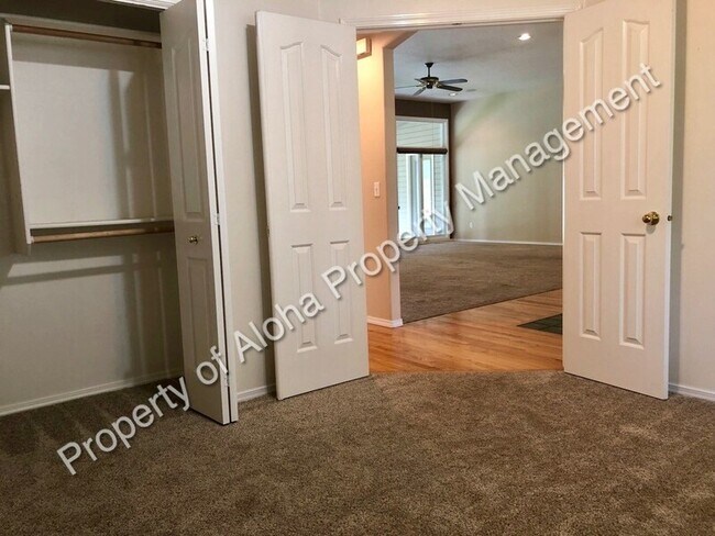 Building Photo - 2242 E Poppy Hills St