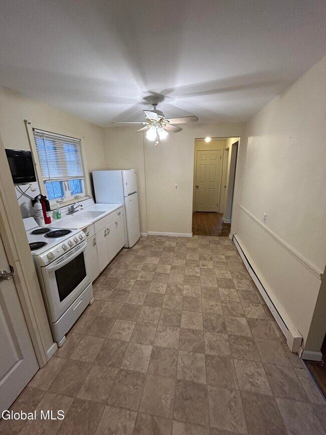 Foto del edificio - 6 Davis Ave