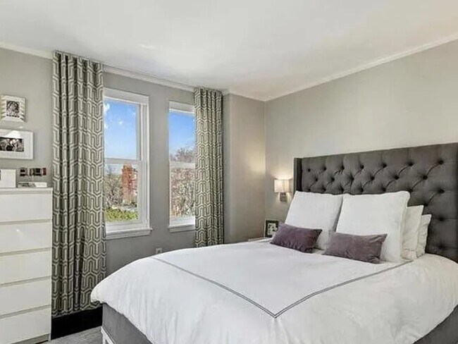 Foto del edificio - 649 C St SE