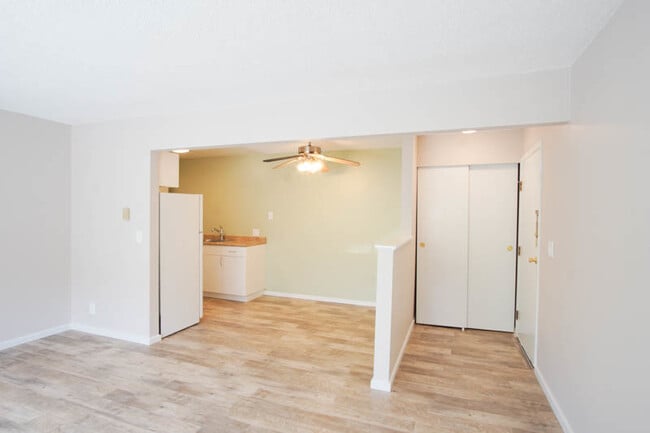 Foto del edificio - 2 Bedroom with Bay Window & Parking in the...