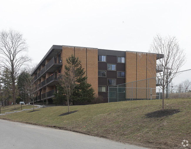 Building Photo - Country Club Apartments