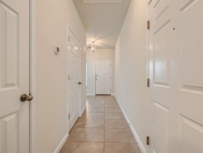 Building Photo - 1609 Catalan Rd