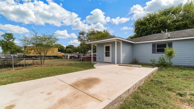 Building Photo - 2228 Buffalo St, San Antonio TX 78221