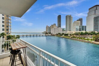 Building Photo - 801 Brickell Key Blvd