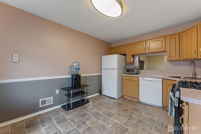 Building Photo - 403 Red Crest Ln