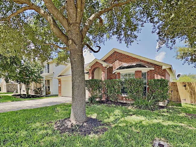 Building Photo - 835 Dracena Ct