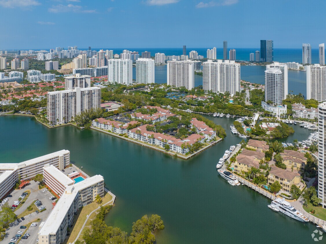 ARIUM Lincoln Pointe Apartments in Aventura, FL
