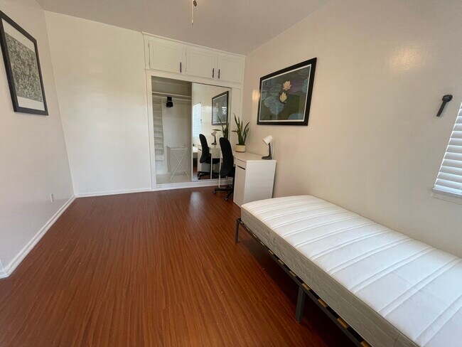 Foto del edificio - 2901 Kenwood Ave