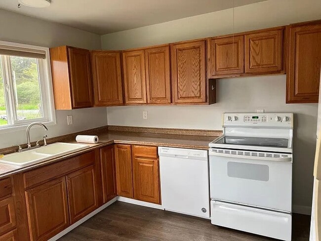 Foto del edificio - Fenced corner lot centrally located 2 bedroom 1 bath House