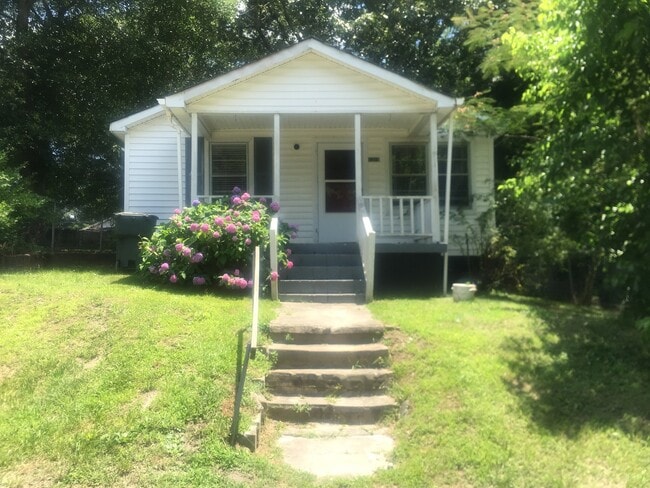 Building Photo - Beautiful 3 bed house!! Stainless Steel Ap...