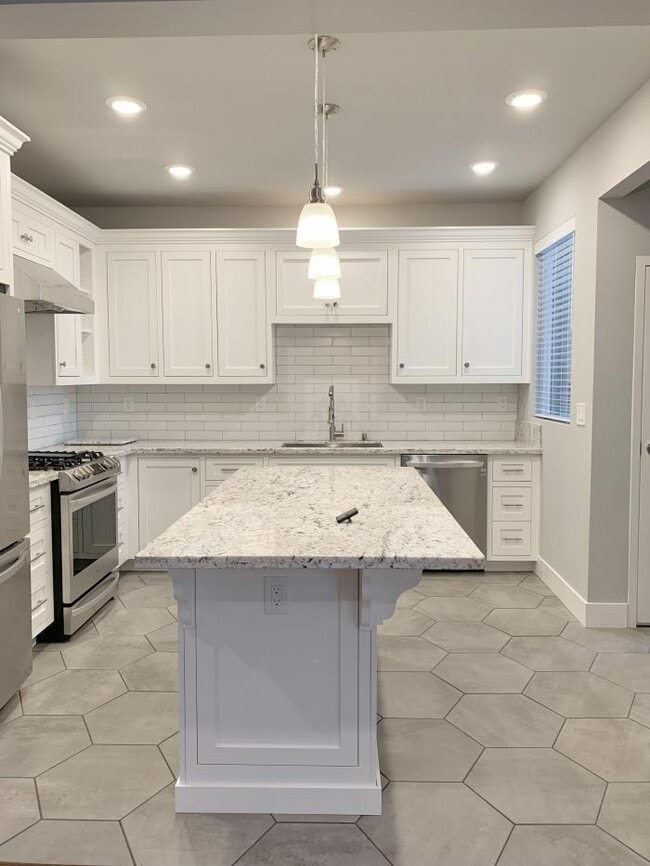 Building Photo - 3 bedroom in San Francisco CA 94133