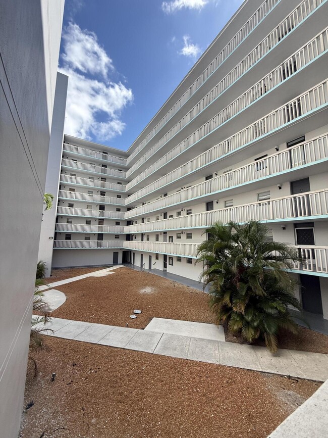 Building Photo - 15600 NW 7th Ave
