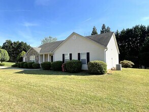 Building Photo - 2975 Hampton Valley Dr SE