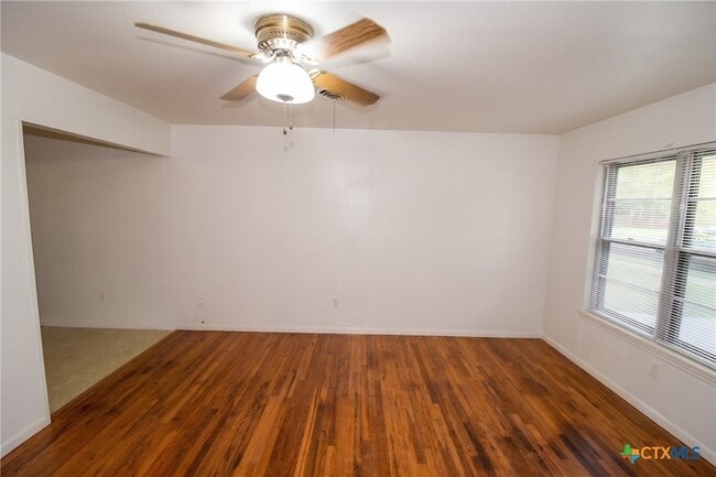 Building Photo - 304 Ridge St
