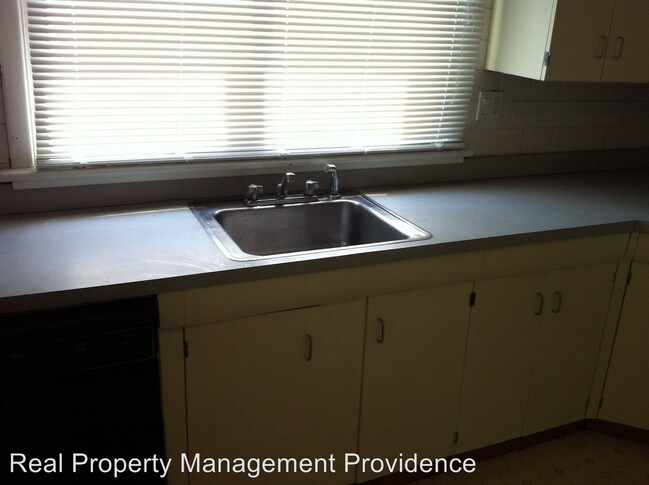 Foto del edificio - 2 br, 1 bath Apartment - 13-15 Rosebank Ave