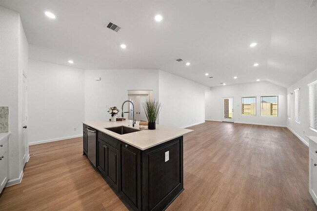 Foto del edificio - 4823 Shimmer Side Dr