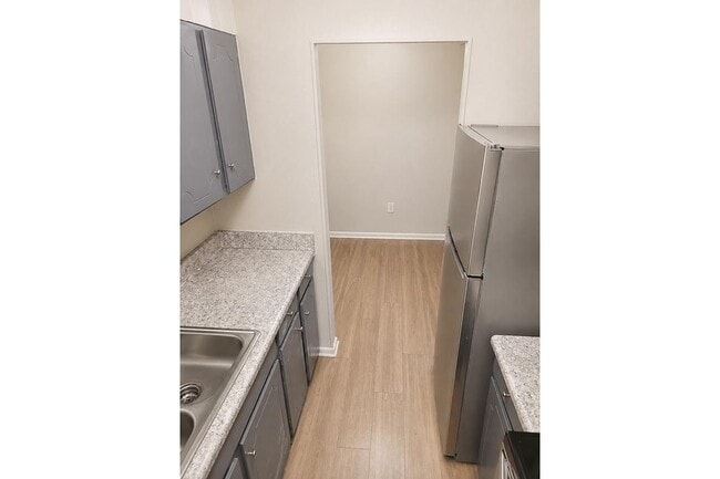 Step into the modern elegance of Richmond Hills Apartments. Enjoy spacious layouts and contemporary finishes, perfect for comfortable living. Elevate your lifestyle today. Schedule a tour to see your new home! - Richmond Hills Apartments