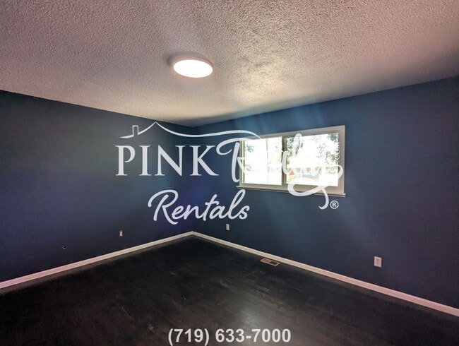 Building Photo - 2534 Ivanhoe Dr