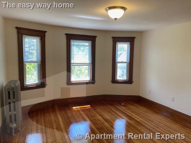 Building Photo - 136 Broadway