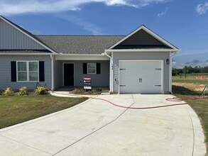 Building Photo - 104 Berkshire Cir