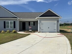 Building Photo - 104 Berkshire Cir