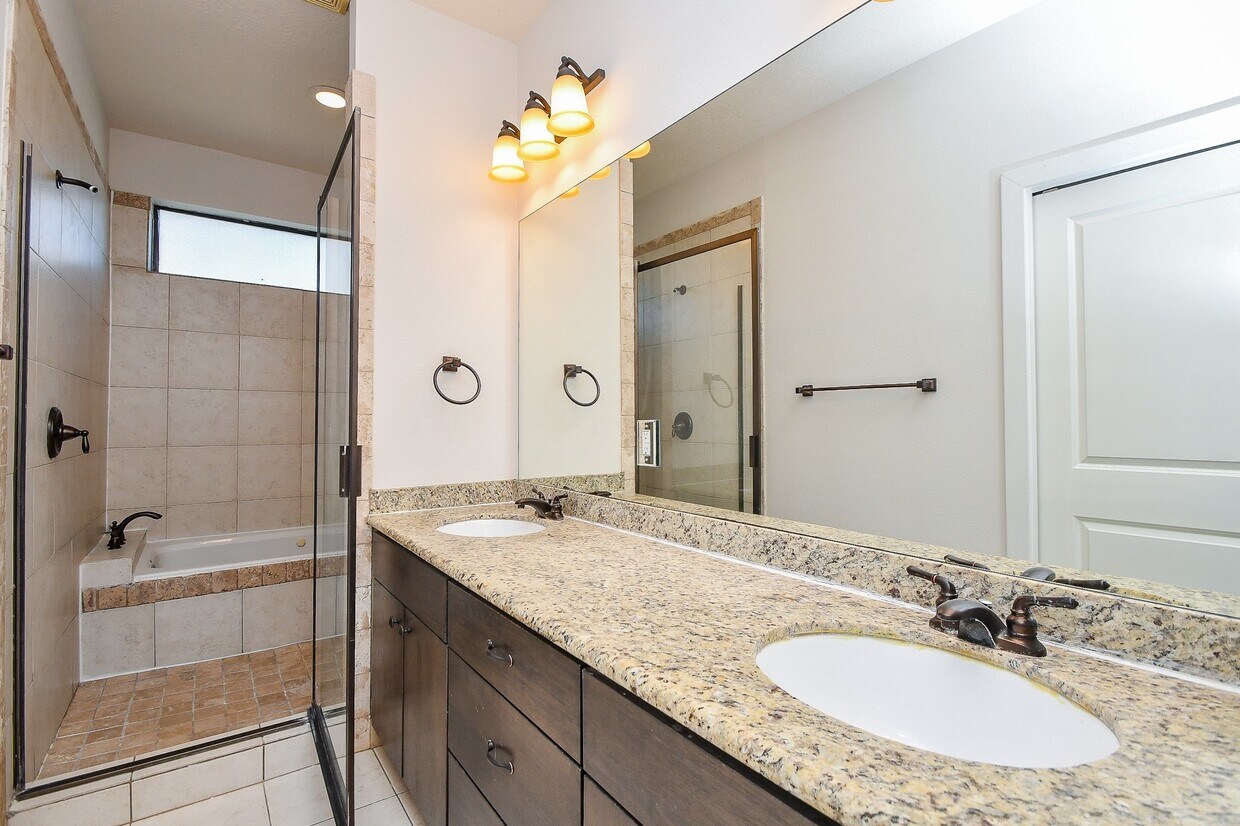 Foto del edificio - 2422 Navigation Blvd