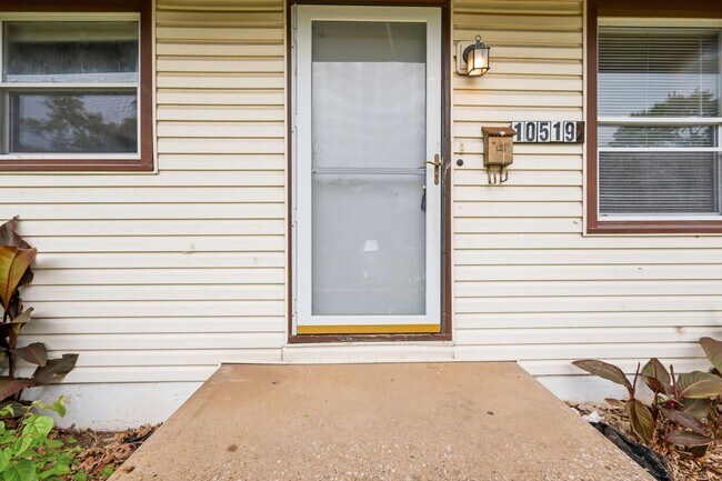 Building Photo - 10519 Renfrew Dr