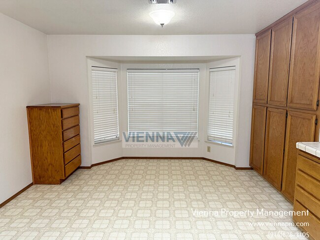 Building Photo - 1308 Kingswood Dr