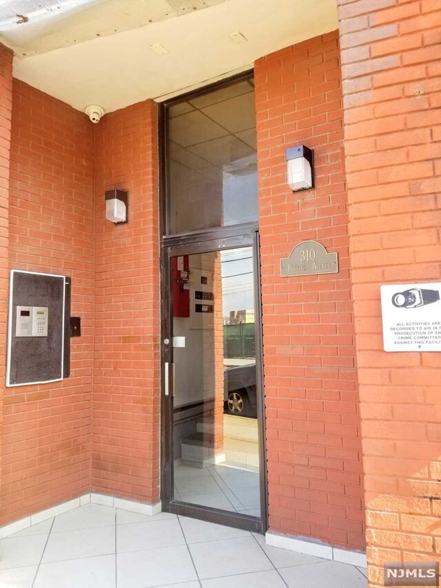 Foto del edificio - 308-310 Passaic Ave