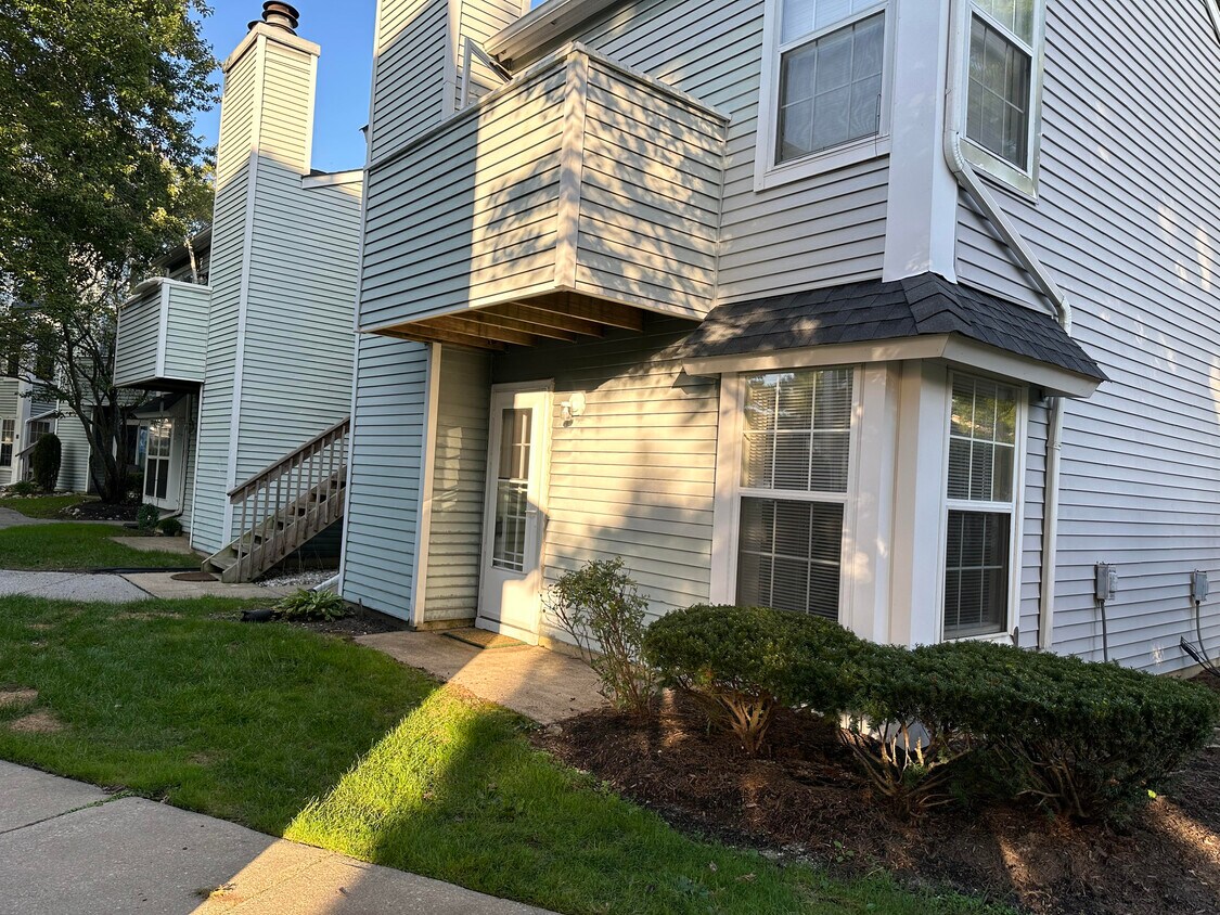 Primary Photo - 242 Meadow Ridge Rd
