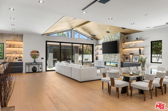 Foto del edificio - 13463 Chandler Blvd