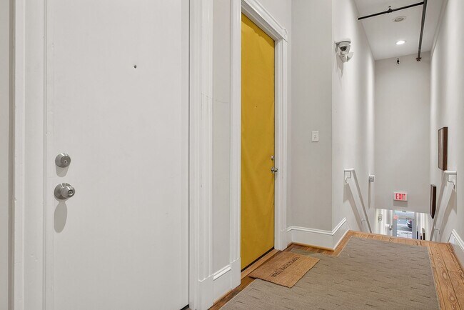 Building Photo - 105 E Broad St