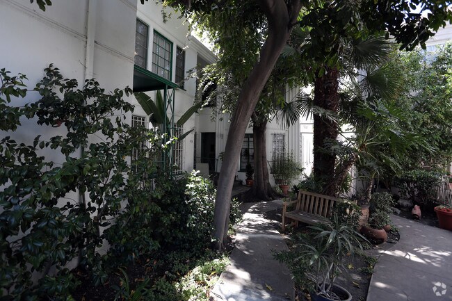Foto del edificio - 607 Hauser Blvd