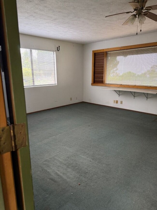 Foto del edificio - 1060 Lower Kimo Dr