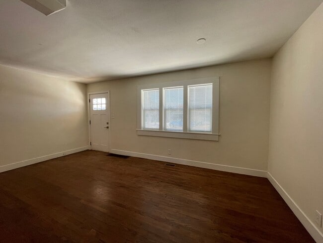 Building Photo - $0 DEPOSIT OPTION! 3 BED/2 BATH IN DELMAR PARKWAY