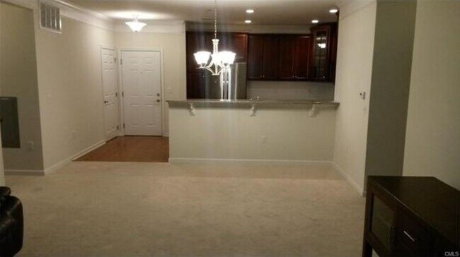 Foto del edificio - 616 Center Meadow Ln