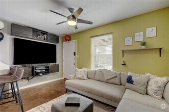 Building Photo - 2302 East Side Dr
