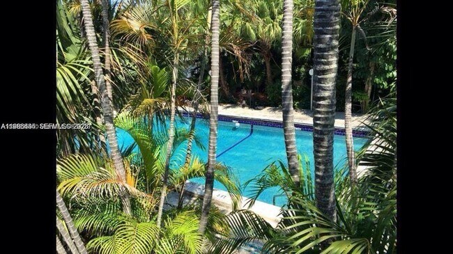 Foto del edificio - 645 NE 77th St