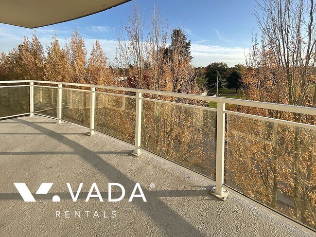 Photo du bâtiment - King Edward Village 1 BR APT Rental 553-1483 East King Edward Ave Vancouver: VADA