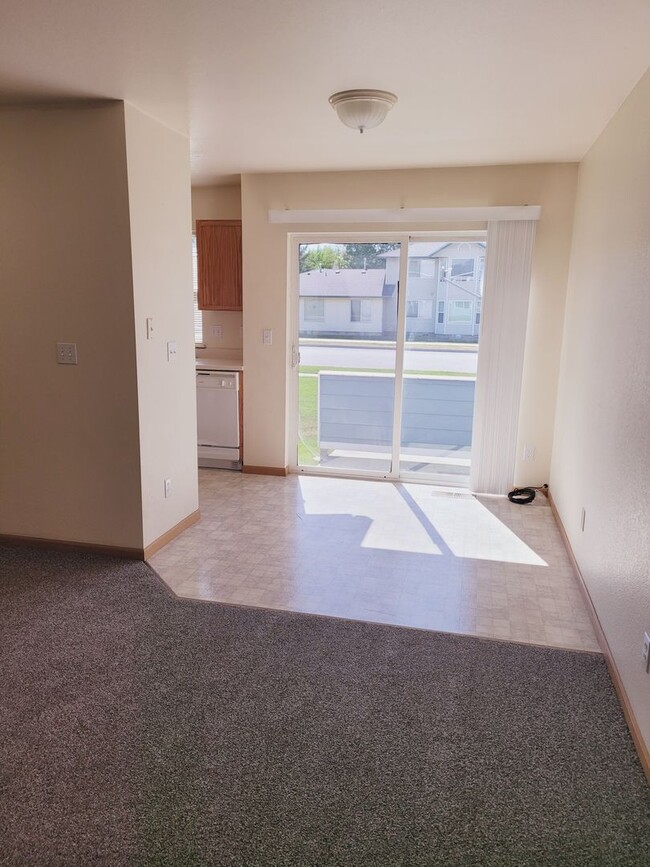 Foto del edificio - 2 Bedroom With Garage